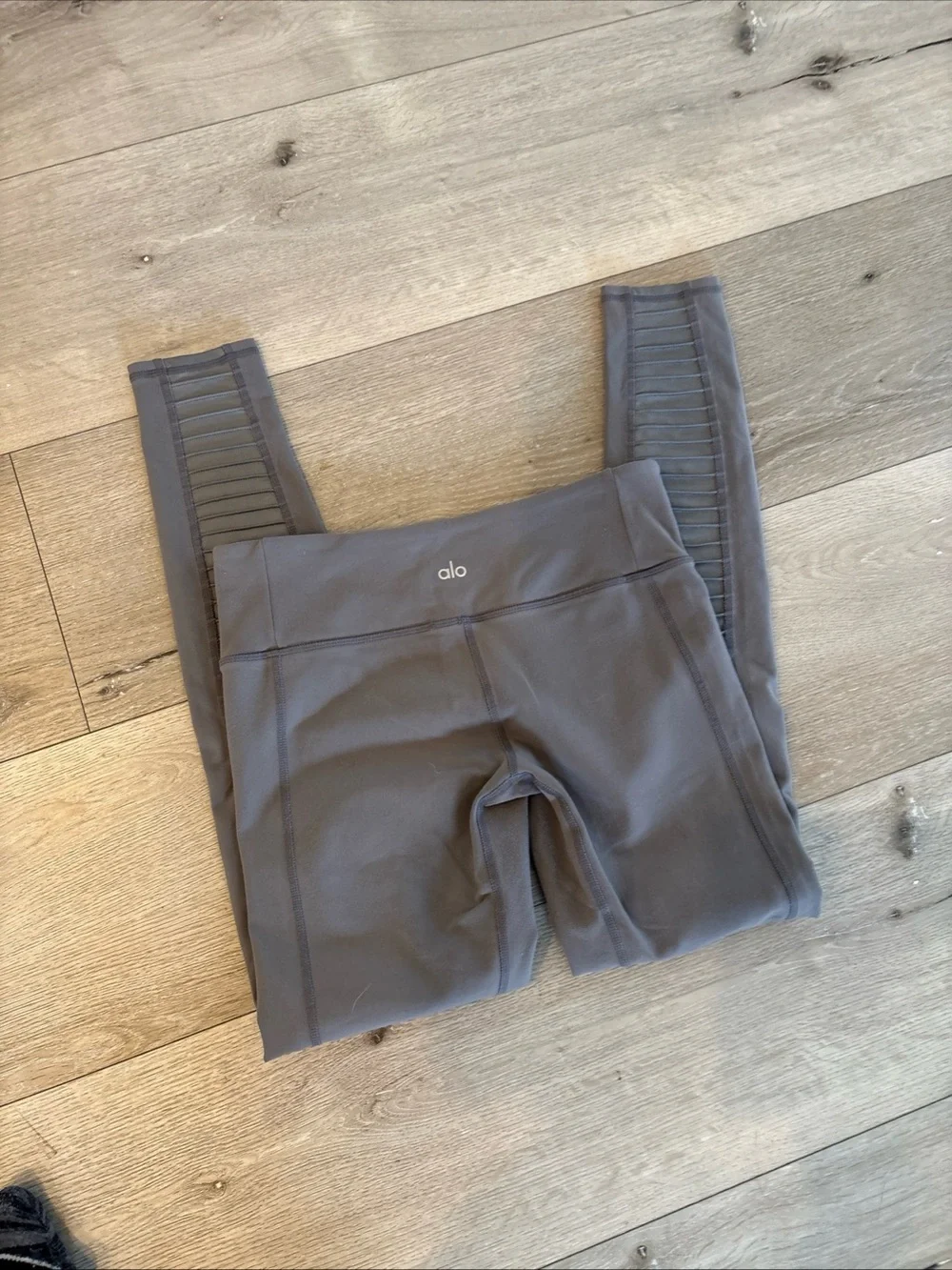 Alo Yoga Moto Leggings Gray Ribbed Panel  Yoga  Size M Low Waist EUC
